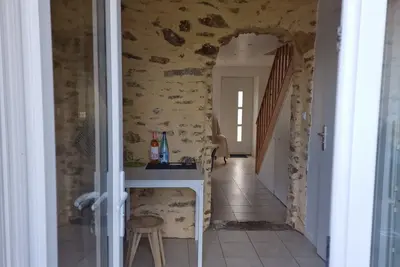 Image de Jolie maison en pierre entièrement rénovée 15a