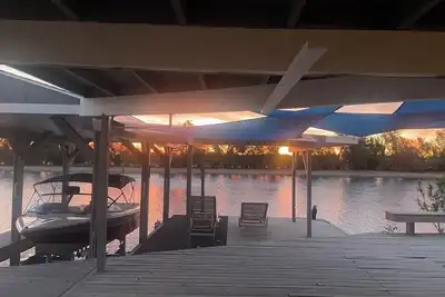 Image de Charming 3-bedroom Lake Front cottage with Ac in fantastic Newberry Springs