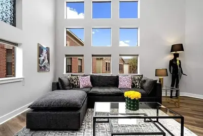Image de Gated, Modern & Spacious 3 Br House - 5 min drive to Nrg Stadium - WiFi, Laundry