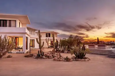 Image de Ocean view terrace and saltwater pool group getaway