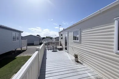 Image de 8 berth caravan by the sandy beach of Hunstanton in Norfolk ref 23080s