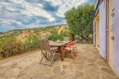 Image de Maison T4 cosy avec vue village et jardin - Villa Olivéa - Avec Piscine hors sol