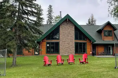 Image de Stunning Waterfront Lodge | Sleeps 16