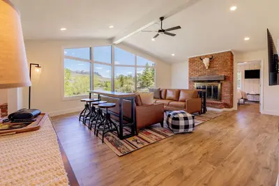 Image de 14 Guests, 6br, 9 beds, 3 bath. Riverfront in Cody, Wy—Yellowstone East Gateway!