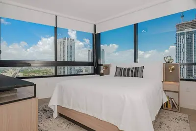 Image de Altitude 31 | Lux 1br Suite | Walk to Concerts