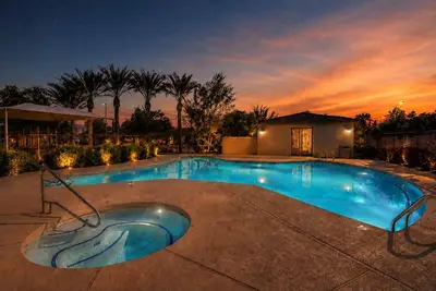 Image de New Listing, Seasoned Superhost! Long-Term Comfort: Gated, 3/3, Pool, Spa