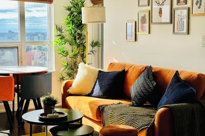 Image de Chic Urban Retreat with Free Parking, Gym & Pool!