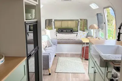 Image de Summerland Vineyard Airstream – Wine Country Stay - Biking, Wine Tasting, Beachs