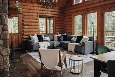 Image de New! Luxury Timber Chalet - Hot Tub & Game Room