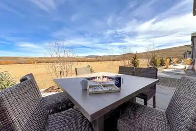 Image de Basecamp - Ski·Golf·Fish·Lake - Fire Table + Views
