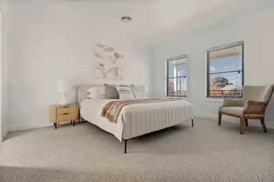 Stylish Bathurst Apartment Near Cbd