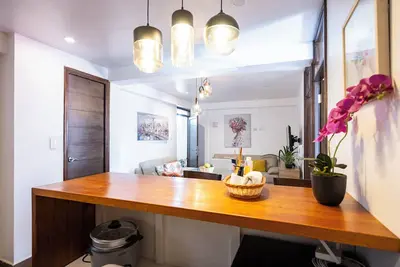 Image de Prime Location + Stunning Mountain Views | 2br Apartment