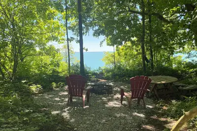 Image de private  Forest dome overlooking Lake Erie