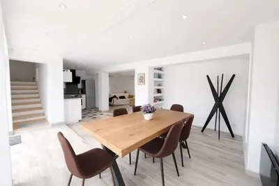 Image de Havre De Paix Avec Piscine Et Grand Jardin 7 Personnes