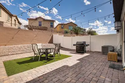 Image de Twin Townhomes in Henderson: 12 Mi to Lake Mead!
