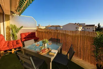 Image de Pépite rénovée • terrasse •mer/gare à pied • calme en plein coeur de St Raphaël