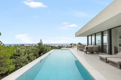 Image de Villa avec vues spectaculaires sur la mer et piscine privée