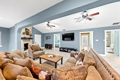 Image de Hill Country Sunrise Staycation with Hot Tub