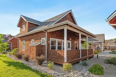 Image de New Listing! Craftsman Bungalow | 2 Min Walk to Dover Bay Marina