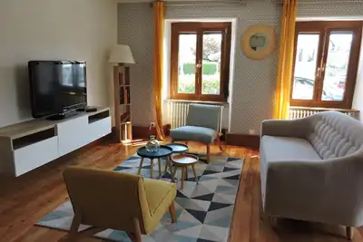 Image de \"Gîte La Cerise sur le Gâteau\" Maison de campagne spacieuse avec jardin privé.