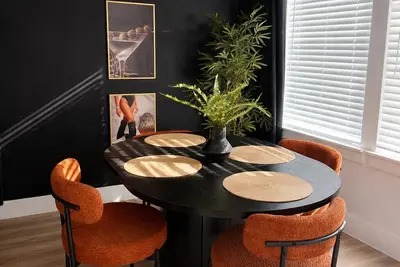 Image de Designer Noir Stay Near Downtown & Nrg