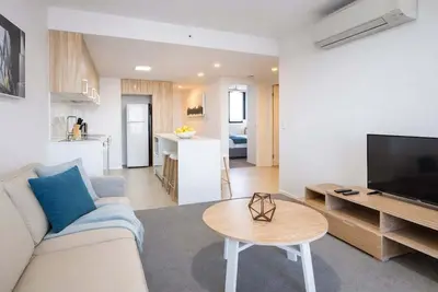 Image de Bright Bowen Hills 2br Escape w/ Balcony Near Cbd