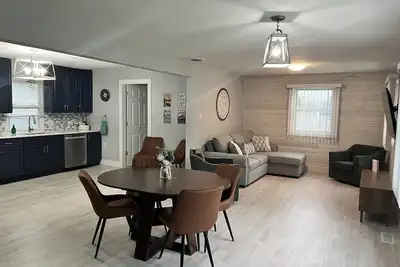 Image de Paws & Relax Lakeside Retreat - Pet Friendly - 1. 5 Blocks Away From Boat Launch!