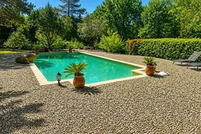 Image de Studio avec terrasse, jardin et piscine à Lorgues