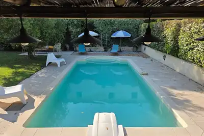 Image de Maison de vacances « Le Mas Des Mourguettes » avec piscine partagée, Wi-Fi et climatisation