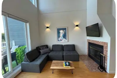 Image de Lakeview Loft With Heated Pool