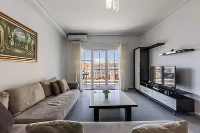 Image de Flower Balcony Apartment | 2br Beachside Escape by PikHost