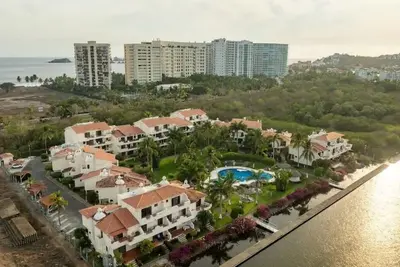 Image de Villa in Ixtapa Near the beach