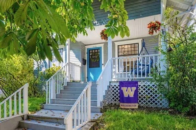 Image de Walk to Uw, Light Rail - 3br Seattle Craftsman, Ac, Gym, 24/7 Security, 2Parking