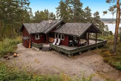 Image de Lakeview forest cabin with hot tub, terrace and fireplace