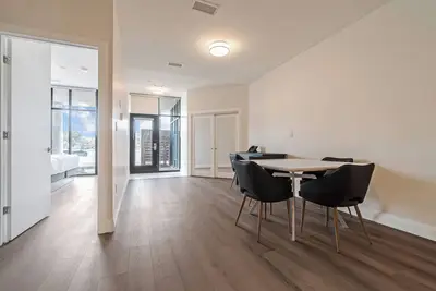 Image de Modern Fully Furnished 2 Bedroom Apartment Unit 4