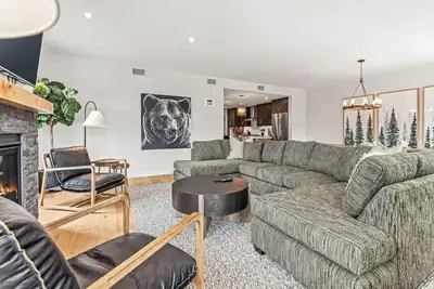 Image de 1650 sq ft 2br Corner Condo 303