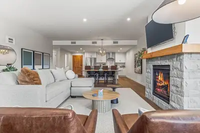 Image de 1550 sq ft 2br Premier Condo 302tml