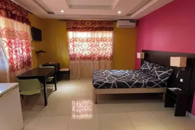 Image de Spacious 5-bedroom villa in charming Conakry with Ac