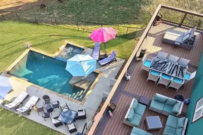 Image de World Cup Luxury Estate • Pool, walk to Marta-Prime city location on golf course