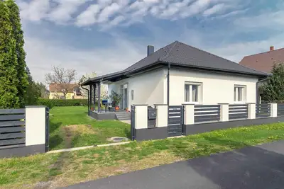 Image de Maison de vacances avec piscine, climatisation et Wi-Fi