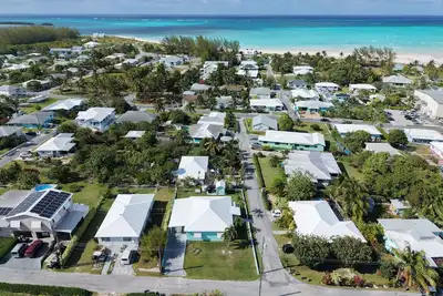 Image de Sea Esta - Heart of town and close to the beach!
