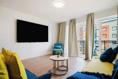 Image de 2br Stylish Apartment up to 9 with Balcony