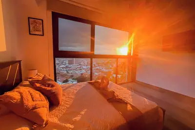 Image de Stunning Sunset View Apartment with Free Parking