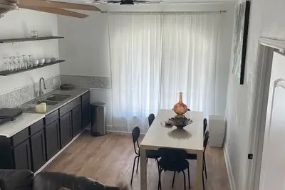 Image de 2-bedroom house in tranquil Houston with cool Ac breeze in the Medical Center/Uh