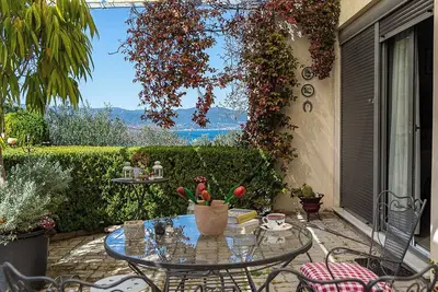 Image de Cozy Cottage με Σοφίτα και Θέα.