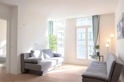 Image de Appartement pour 12 sur la place principale