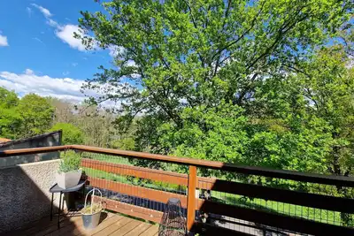 Image de Appartement au calme à 50 m d'une rivière avec terrasse privée