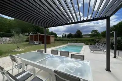 Image de \" Villa Des Vignes avec piscine\" avec Wi-Fi et climatisation