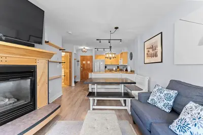Image de Walk to Lifts Retreat in Village Center - Pool, Hot Tub, & Fitness Center