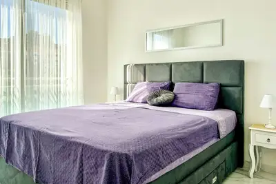 Image de Spacious 2bdr Apartment just few steps from the beach.